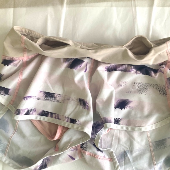 lululemon Shorts Size 4 - Picture 10 of 10